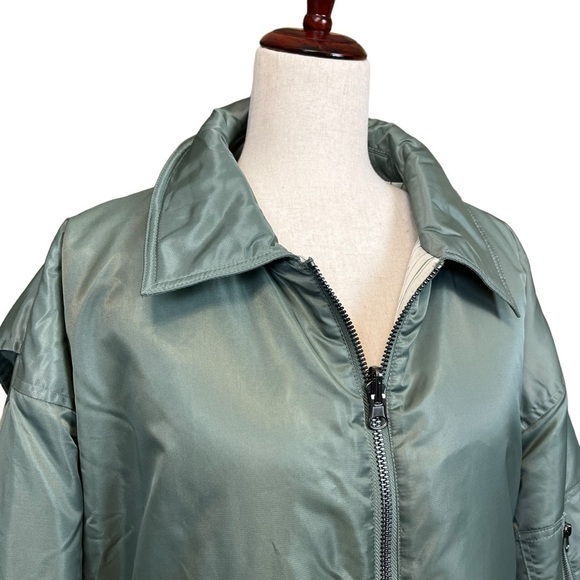 Women’s Winter Bomber Jacket Coat. Oversized Zip Front in Green. Size L? #1289 - Picture 2 of 6